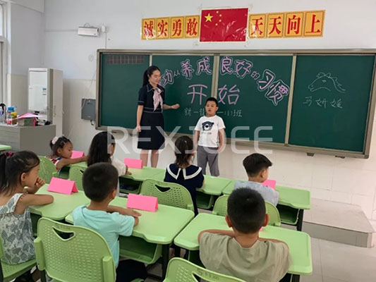  如何挑選滿(mǎn)意的學(xué)生課桌椅？